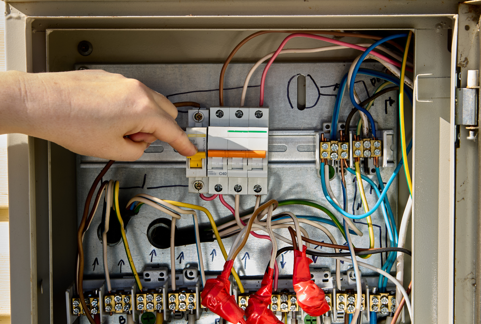 What’s the Difference Between a Fuse Box and a Consumer Unit? Electrical Fault Finding in Hounslow